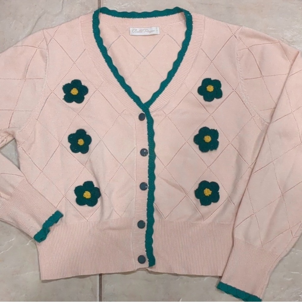 Beige and Green Floral Women's Sweater large